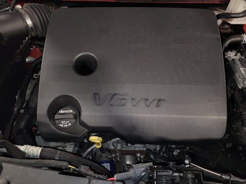 Used 2023 Chevrolet Traverse LT image 30