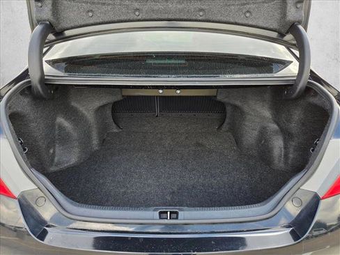 Used 2017 Toyota Camry SE image 6