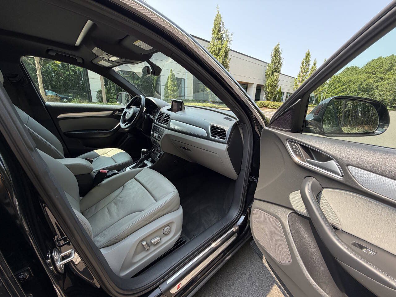 Used 2018 Audi Q3 2.0T Premium Plus w/ Premium Plus Package AWD/4WD image 17