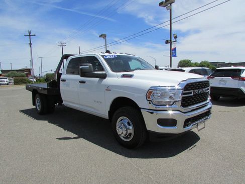 Used 2024 RAM 3500 SLT w/ Quick Order Package 2YG SLT AWD/4WD image 2
