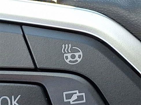 New 2025 Volkswagen Taos SE image 20