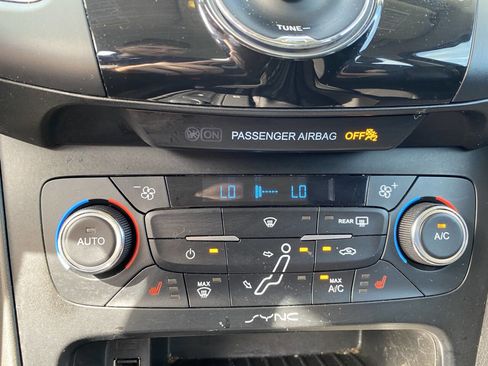 Used 2016 Ford Focus SE w/ Equipment Group 201A image 28