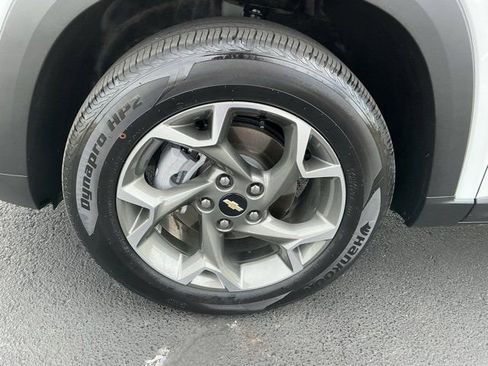 Used 2025 Chevrolet Trax LT w/ LT Convenience Package image 11