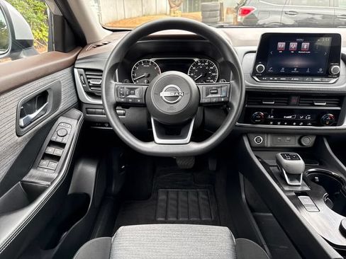 Used 2023 Nissan Rogue SV AWD/4WD image 18