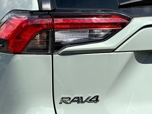 Used 2022 Toyota RAV4 XLE Premium AWD/4WD image 11
