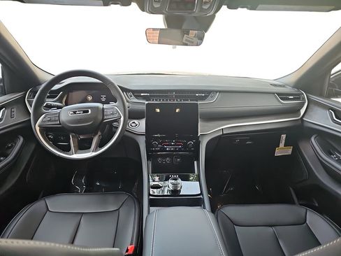 New 2025 Jeep Grand Cherokee L Limited image 9