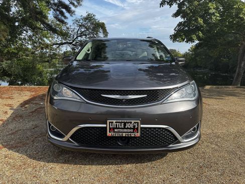 Used 2017 Chrysler Pacifica Touring-L Plus w/ Advanced Safetytec Group FWD image 13