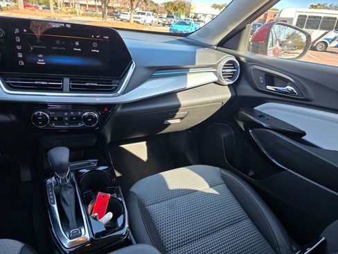 Certified 2025 Chevrolet Trax LT w/ LT Convenience Package image 26