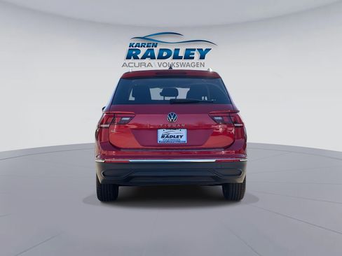 Certified 2022 Volkswagen Tiguan SE w/ Panoramic Sunroof Package image 3