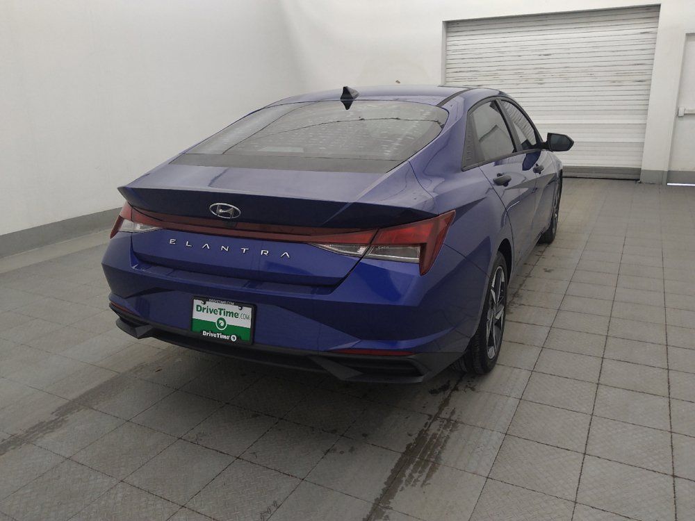 Used 2023 Hyundai Elantra SEL w/ Convenience Package FWD image 9