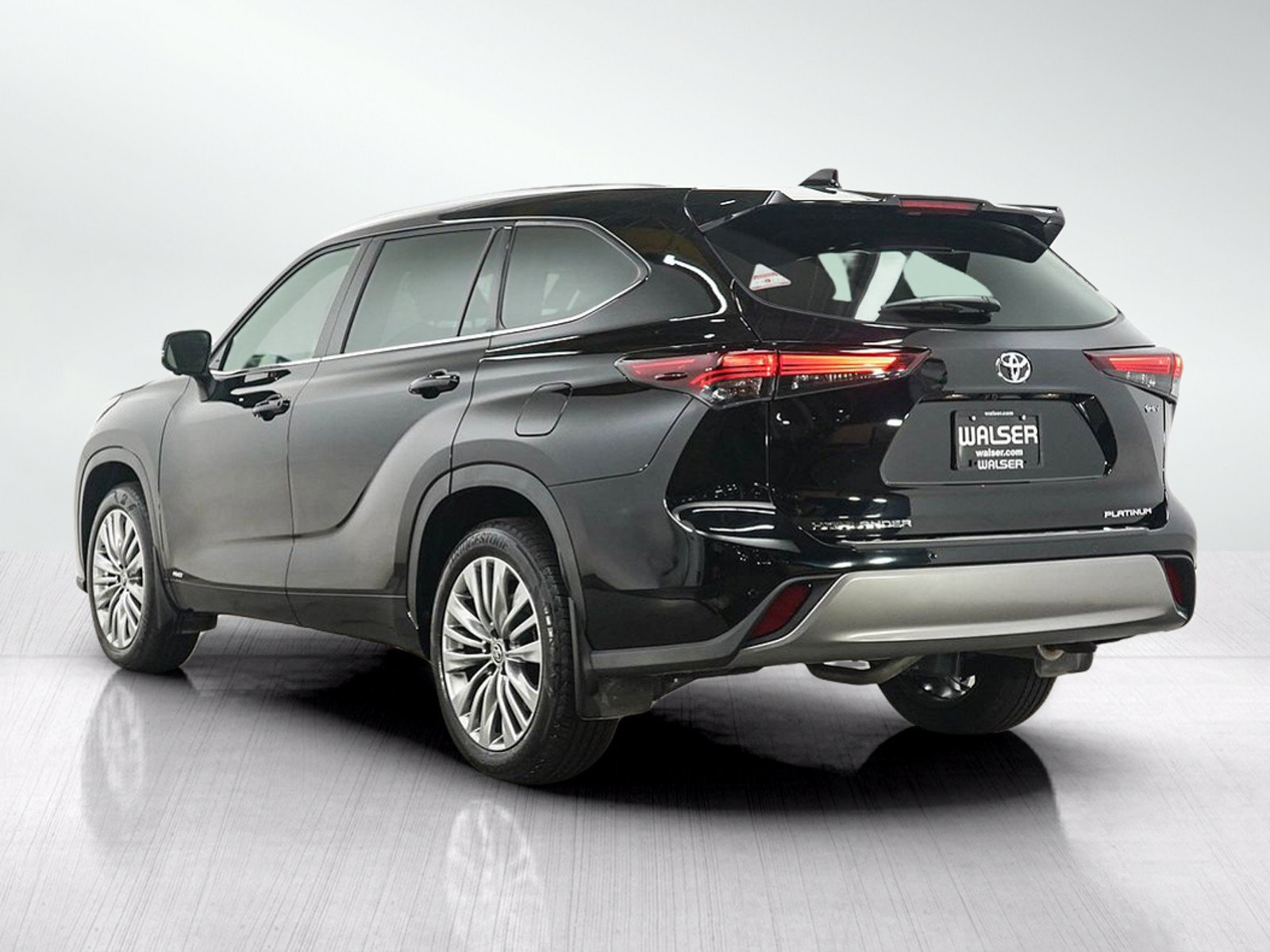 Used 2026 Toyota Highlander Platinum AWD/4WD image 3