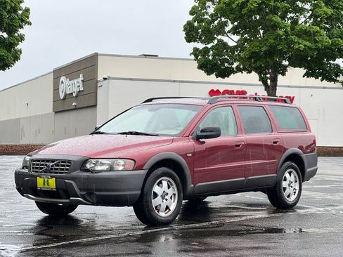 Used 2004 Volvo V70 AWD/4WD image 1