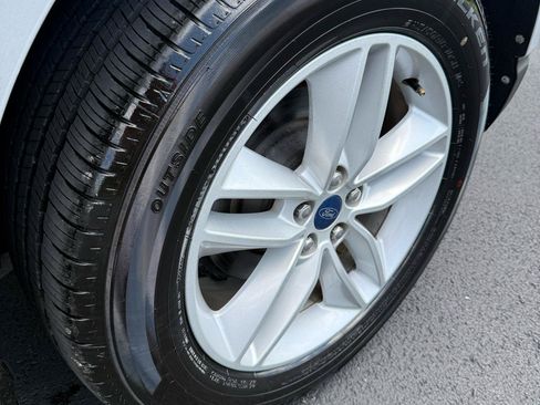 Used 2018 Ford Edge SEL w/ Equipment Group 201A FWD image 11