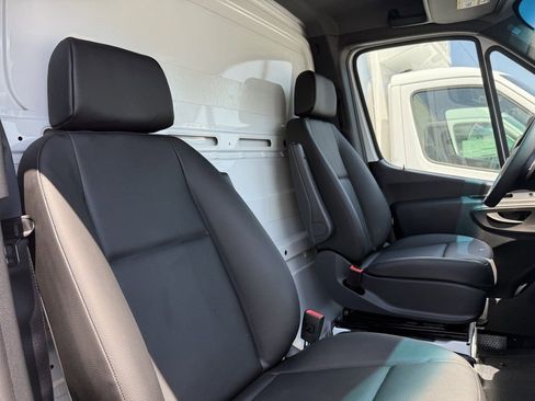 Used 2023 Mercedes-Benz Sprinter 3500 image 13