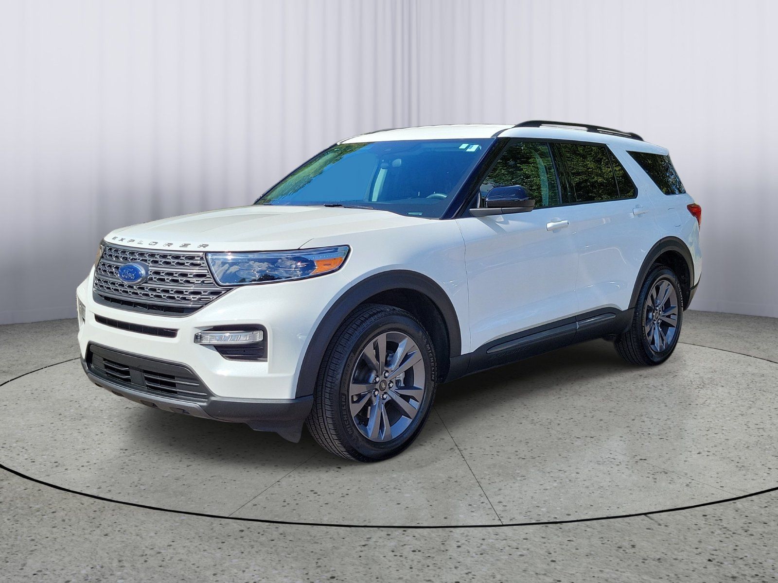 Used 2023 Ford Explorer XLT w/ Equipment Group 202A AWD/4WD image 5