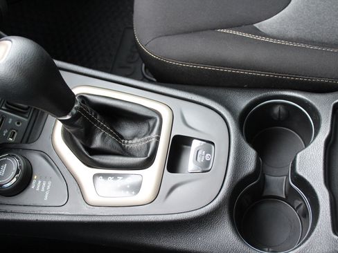 Used 2017 Jeep Cherokee Sport w/ Cold Weather Group image 53