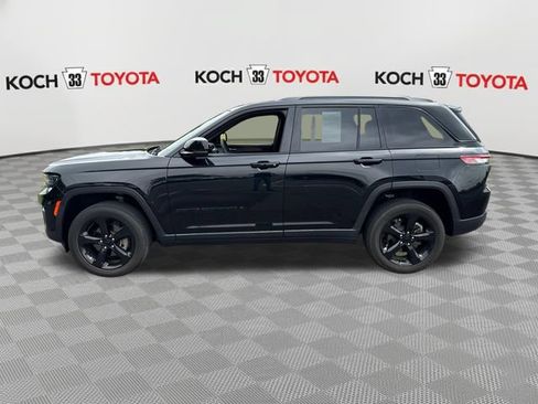 Used 2023 Jeep Grand Cherokee Altitude AWD/4WD image 4