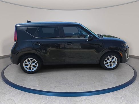 Used 2024 Kia Soul LX w/ Option Group 015 FWD image 4