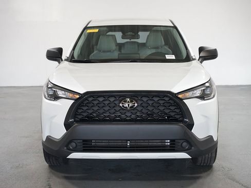 Certified 2025 Toyota Corolla Cross L image 2