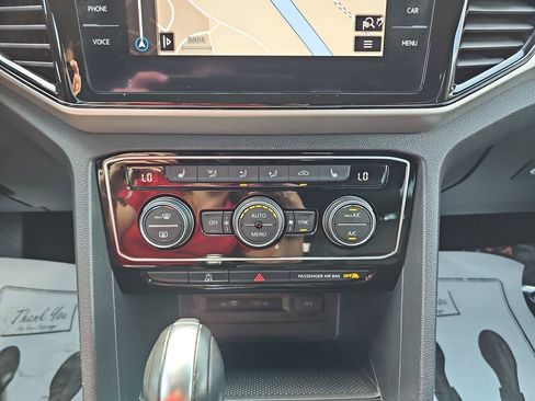 Used 2022 Volkswagen Atlas Cross Sport SEL R-Line image 28