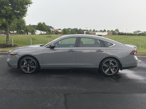 Used 2025 Honda Accord Sport image 6