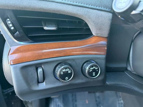 Used 2018 Cadillac Escalade ESV Luxury image 16