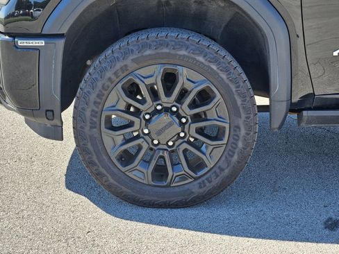 Used 2024 GMC Sierra 2500 AT4 w/ AT4 Premium Plus Package AWD/4WD image 9