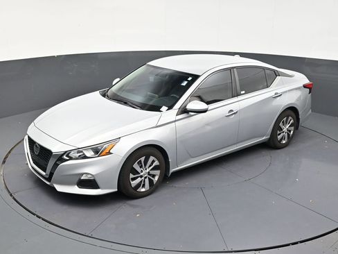 Used 2019 Nissan Altima 2.5 S FWD image 12