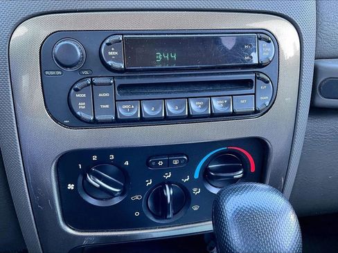 Used 2005 Jeep Liberty Renegade AWD/4WD image 13