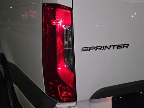 Used 2021 Mercedes-Benz Sprinter 2500 image 32