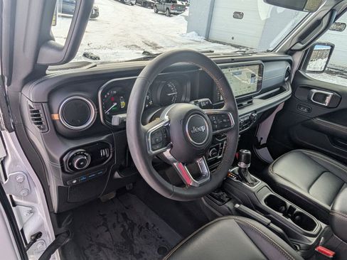 Used 2024 Jeep Wrangler Unlimited Sahara w/ Technology Group image 8