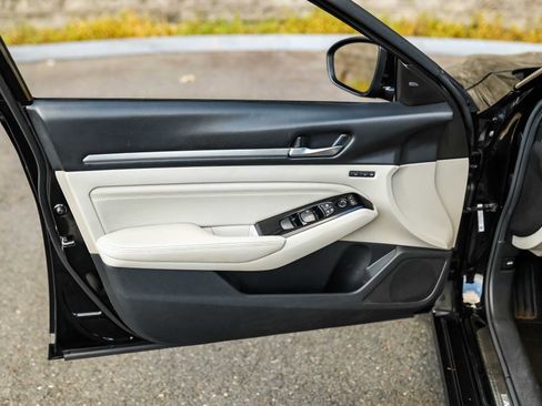 Used 2022 Nissan Altima 2.5 Platinum image 22