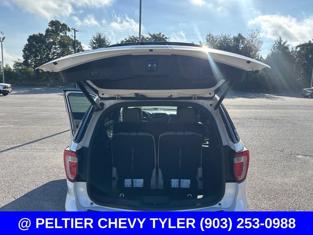 Used 2018 Ford Explorer XLT w/ Equipment Group 202A FWD image 22