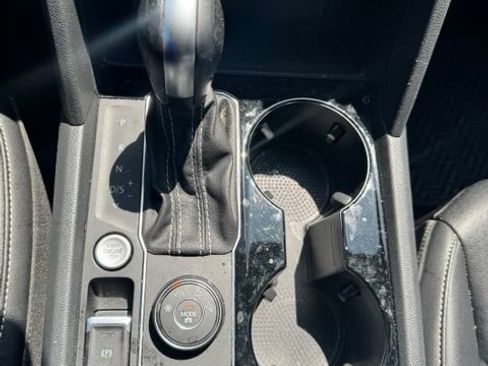 Used 2022 Volkswagen Atlas SEL R-Line AWD/4WD image 24