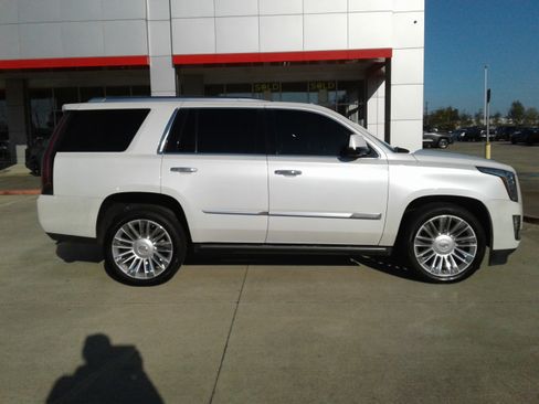 Used 2016 Cadillac Escalade Platinum image 8