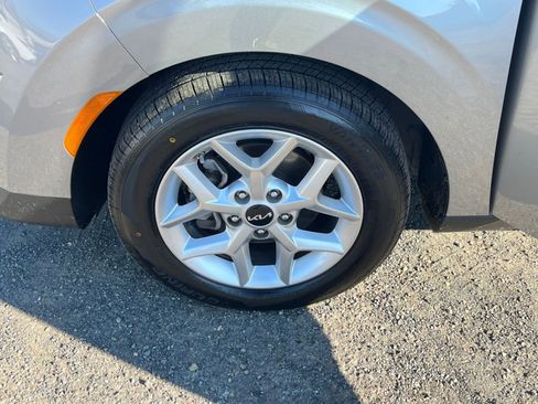 Used 2025 Kia Soul LX w/ LX Technology Package image 28