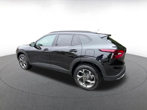 Used 2025 Chevrolet Trax LT FWD image 10