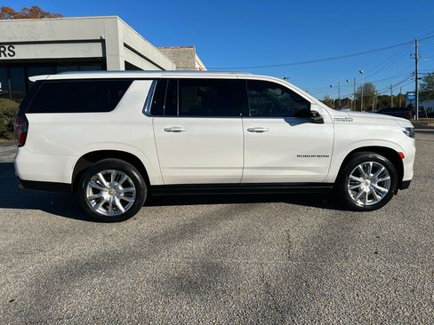 Used 2021 Chevrolet Suburban High Country w/ Premium Package image 20