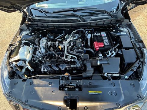 Used 2025 Nissan Altima 2.5 SV FWD image 32