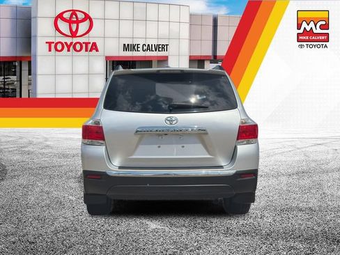 Used 2012 Toyota Highlander Limited FWD image 4