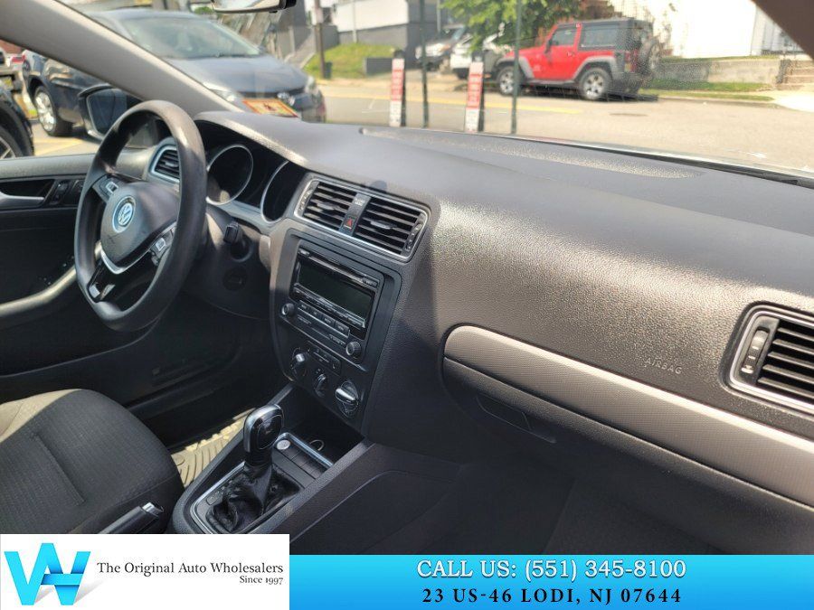 Used 2015 Volkswagen Jetta SE FWD image 15
