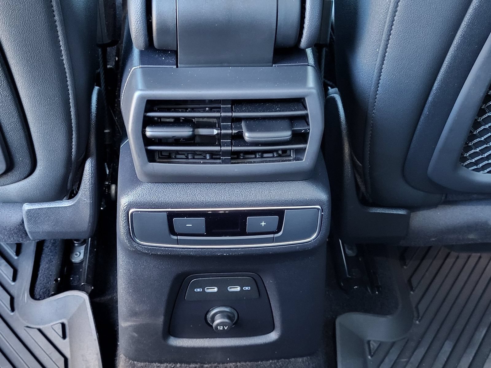 Used 2024 Audi Q4 e-tron Prestige AWD/4WD image 30