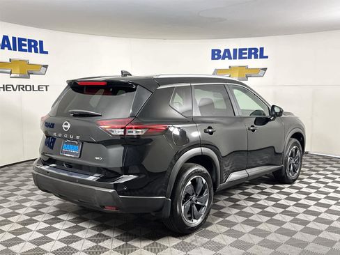 Used 2026 Nissan Rogue SV w/ SV Premium Package image 5