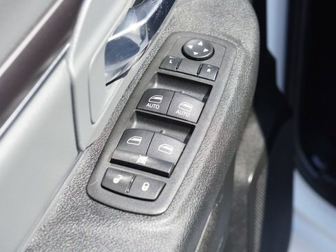 Used 2022 RAM 1500 Classic SLT w/ Electronics Group AWD/4WD image 18