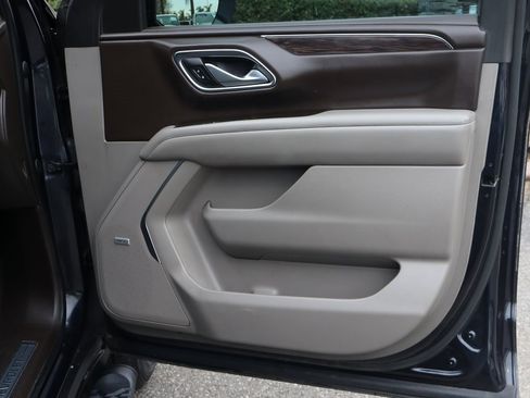 Used 2022 Chevrolet Suburban Z71 w/ Luxury Package image 44