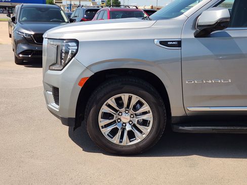 Used 2023 GMC Yukon XL Denali RWD image 9