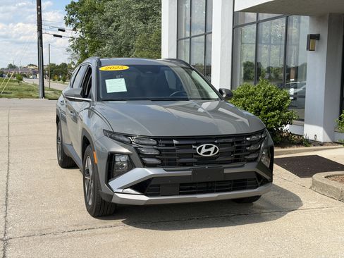 Certified 2025 Hyundai Tucson SEL FWD image 19