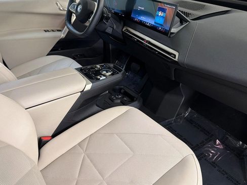 Certified 2026 BMW iX xDrive60 AWD/4WD image 33
