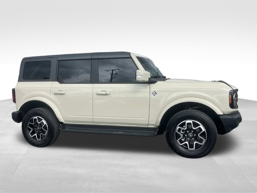 Used 2025 Ford Bronco Outer Banks AWD/4WD image 2