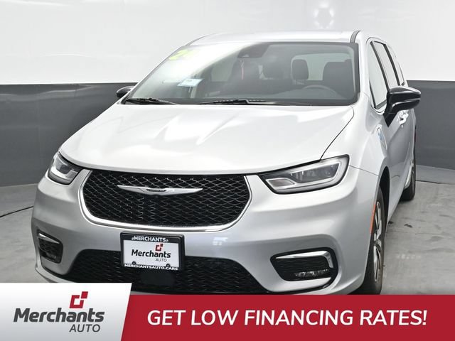 Used 2024 Chrysler Pacifica Limited FWD image 2